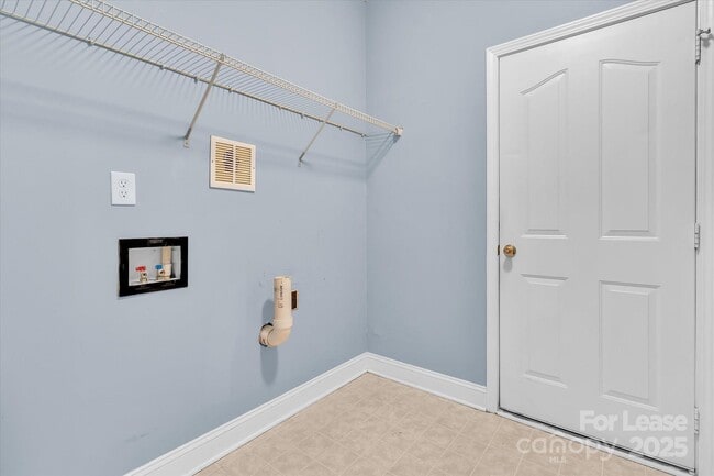 Building Photo - 15635 Normans Landing Dr