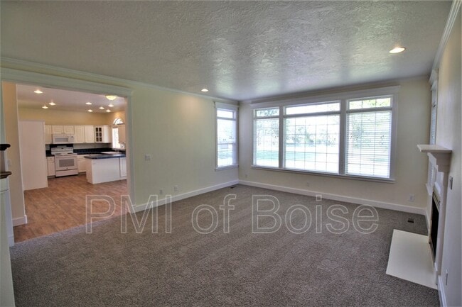 Building Photo - 85 S Linder Rd