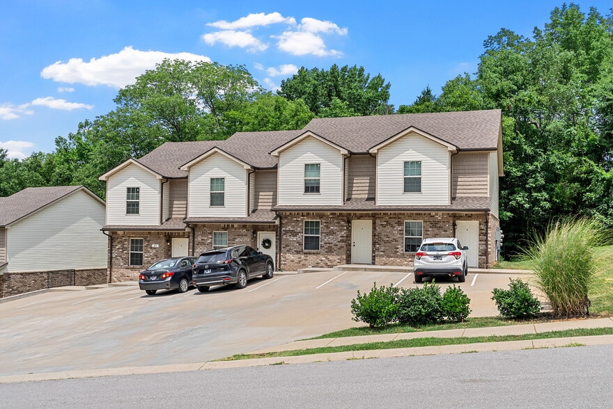 Primary Photo - 431 Glenstone Springs Dr