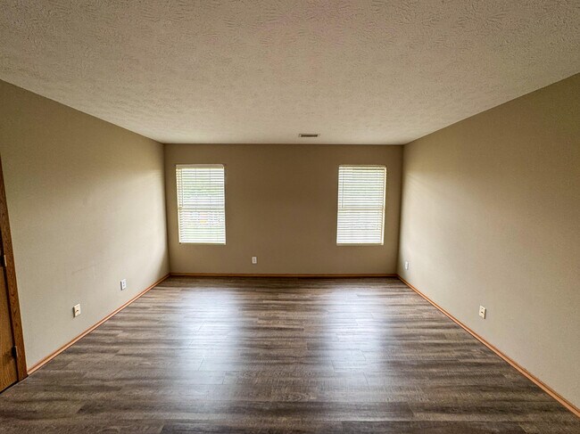 Building Photo - 230 Autumn Way