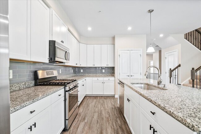 Building Photo - 6026 Forum Sq