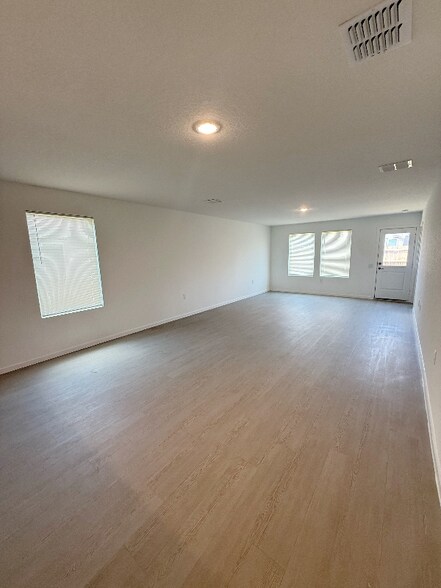 Building Photo - 1359 Neria Lp