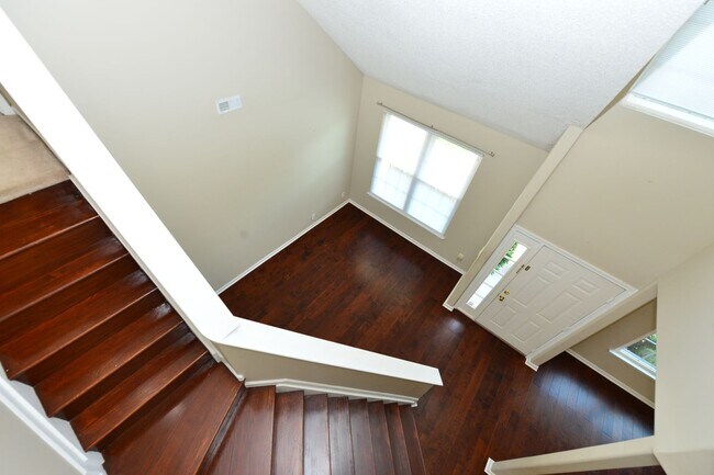 Building Photo - 517 Whisper Walk