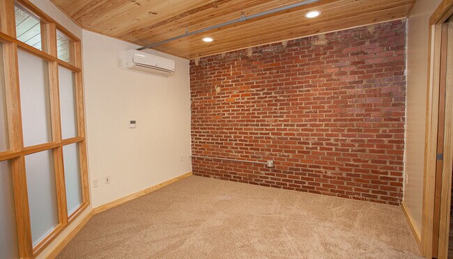 Building Photo - 80 W Water St