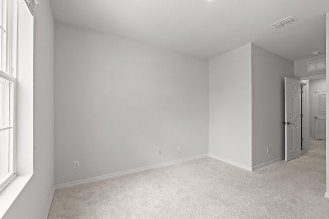 Building Photo - 12869 SW Forli Wy