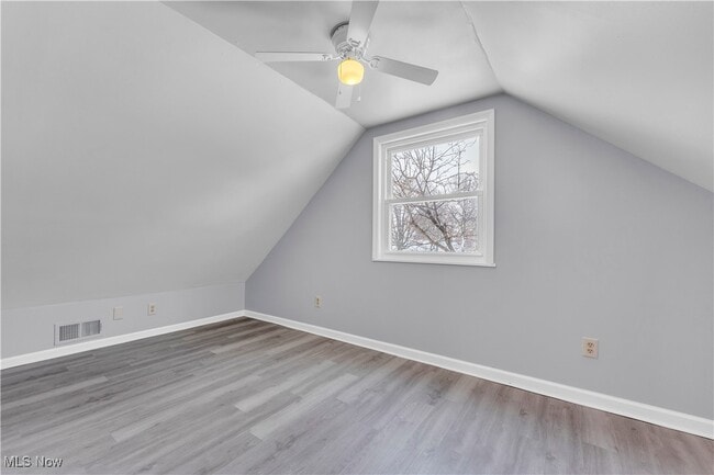 Building Photo - 369 E 232nd St