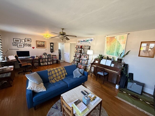 Building Photo - 2BR Normaltown Home