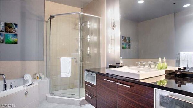 Master Bath - 900 Las Vegas Blvd N
