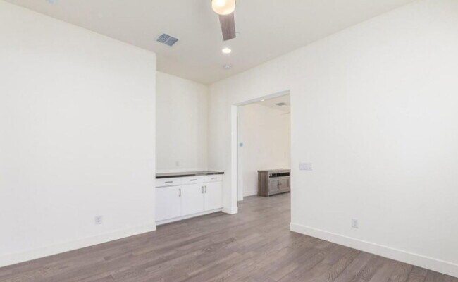 Building Photo - 6810 E Lyra Dr