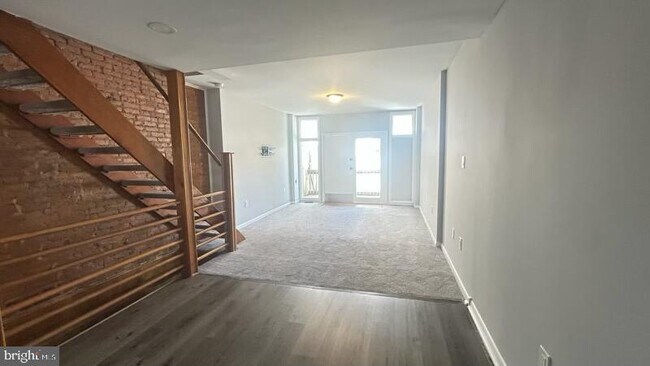 Building Photo - 2534 Memphis St