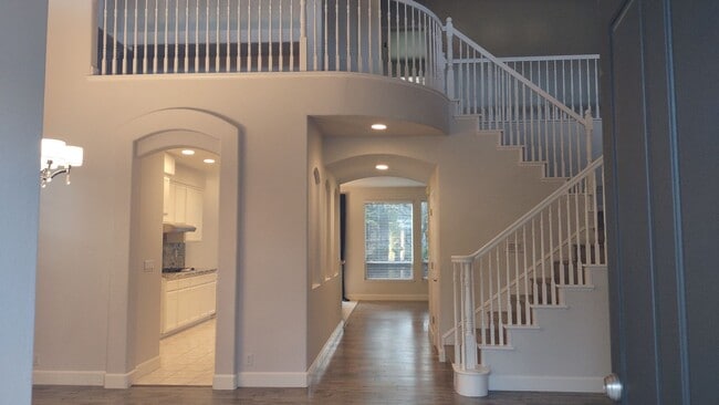 Building Photo - 6121 Lockridge Dr