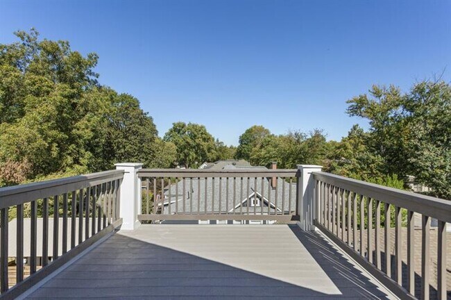 Building Photo - 546 Highland Ave NE