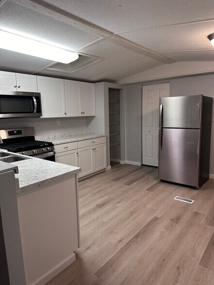 Building Photo - 546 Burnett Dr