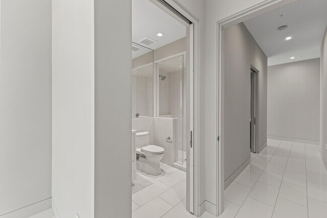 Building Photo - 6587 N Palmeraie Blvd