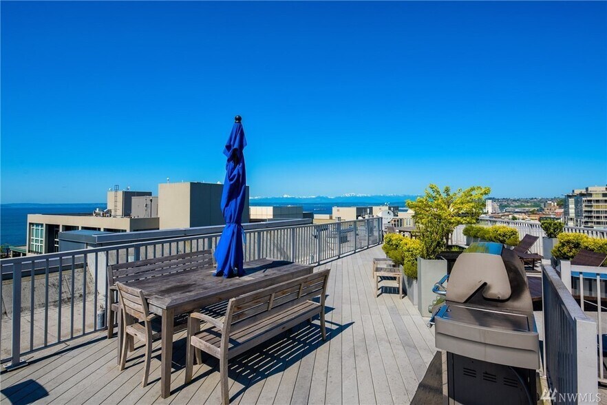 RoofTop View 2 - 81 Clay St