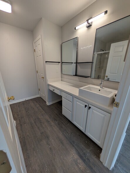 Ensuite Bathroom - 5004 Hunters Trail