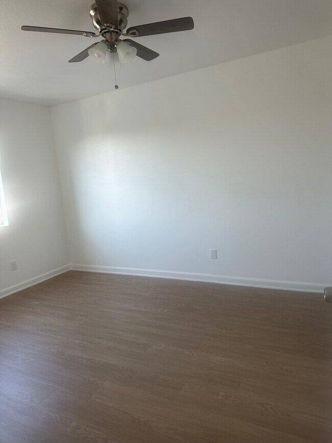 Building Photo - 855 W 61st St