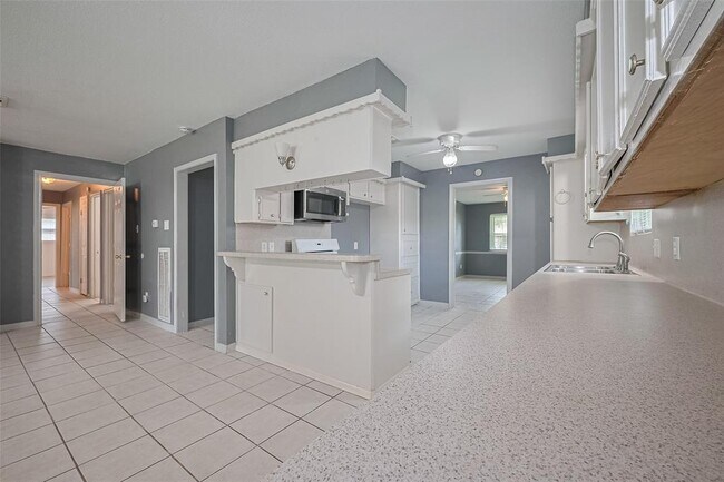 Building Photo - 9711 Mackworth Dr