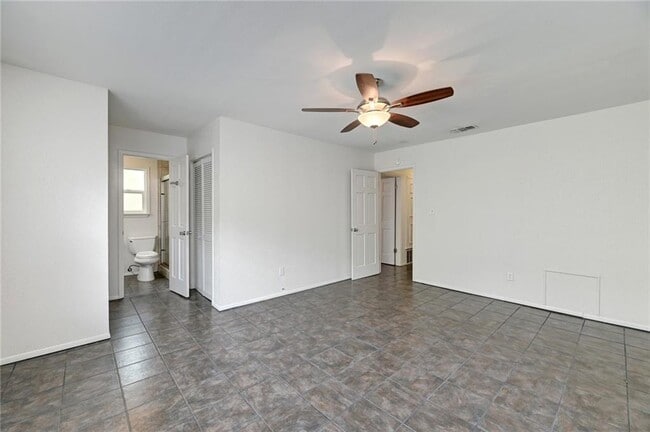 Building Photo - 5616 Oak Blvd