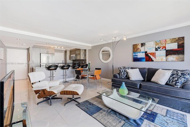 Building Photo - 5838 Collins Ave