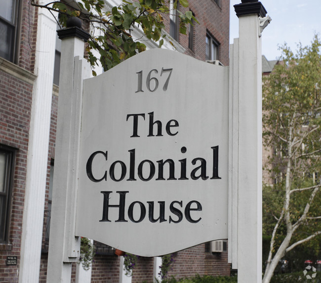 Building Photo - The Colonial House