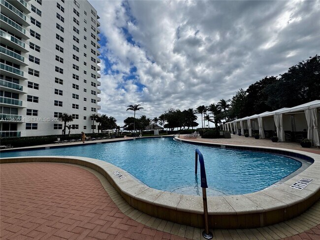 Building Photo - 3001 S Ocean Dr