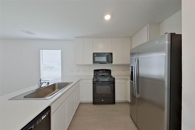 Building Photo - 1601 Parlier St