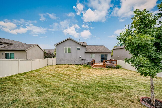 Building Photo - Elkhorn 3 Bedroom!!