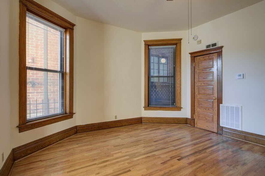 Building Photo - 638 W Drummond Pl