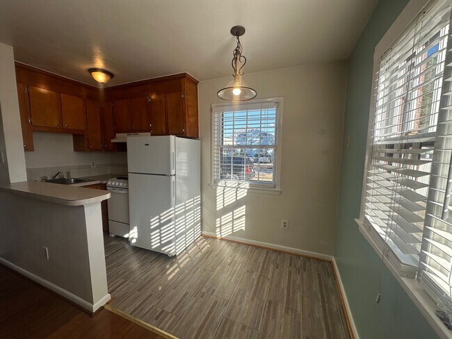 Building Photo - LittleBay1023