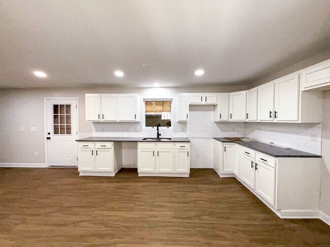 Building Photo - Fully Remodeled 3-Bedroom Home for Rent in Columbus – Modern Upgrades & Spacious Living | $1,640/mo