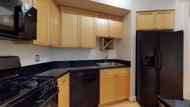 Building Photo - Logan Circle One Bedroom One Bath With Lar...