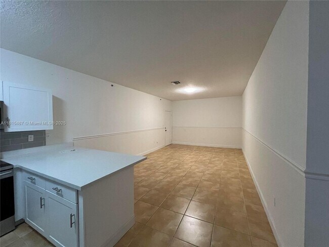 Building Photo - 2734 Bird Ave
