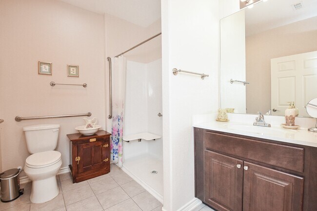 Building Photo - 205 De Koven St