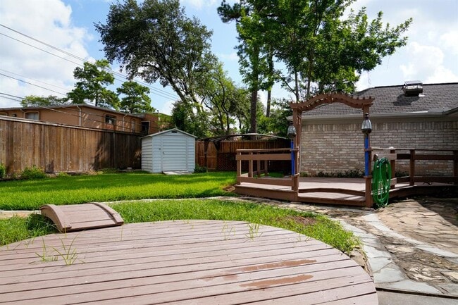 Building Photo - 5814 Old Lodge Dr