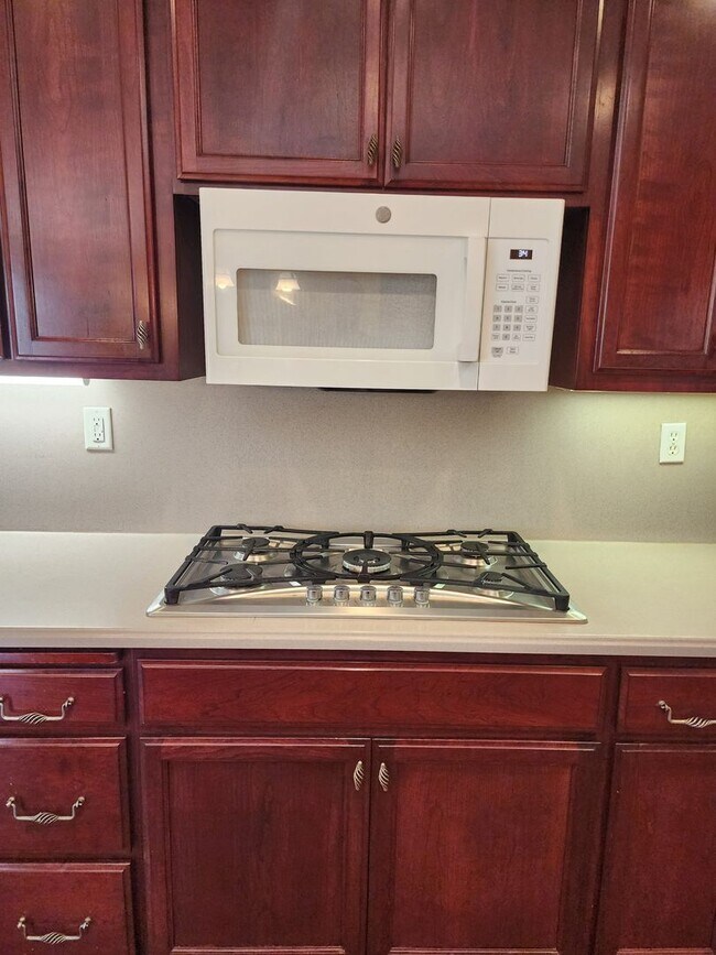 Building Photo - 5 Bedroom 3 Bathroom with 3 car Garage in the Sylvan School District