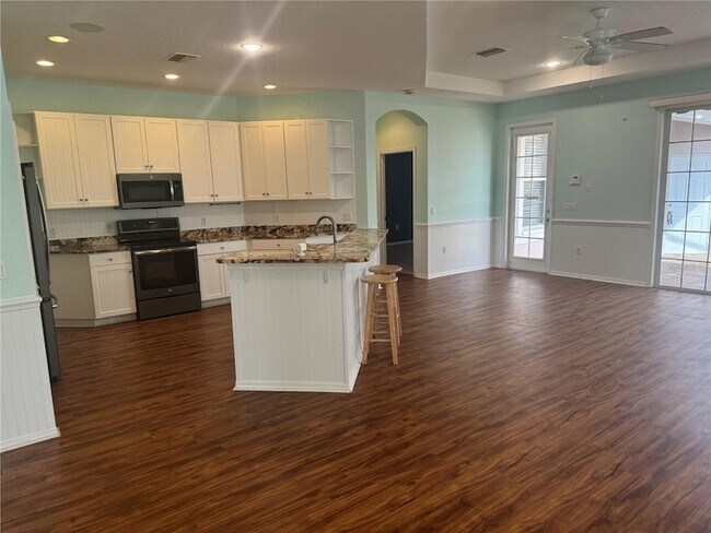 Building Photo - 5714 Tides Pl