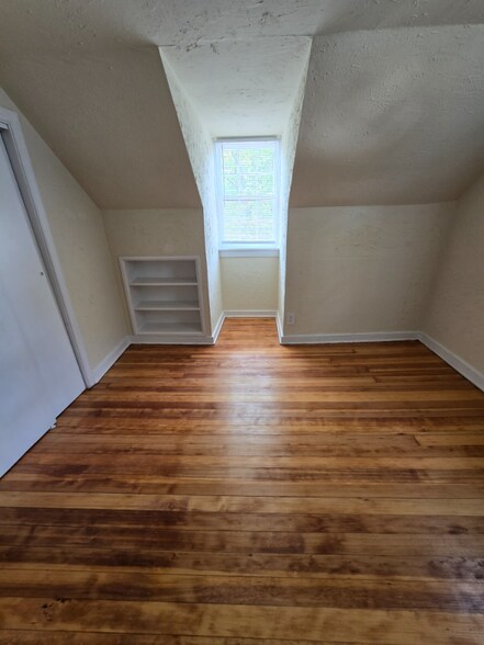 Building Photo - 6012 Mann Ave