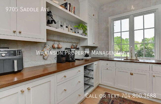 Building Photo - 9705 Saddle Ave