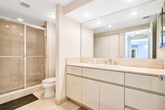 Building Photo - 3000 Island Blvd