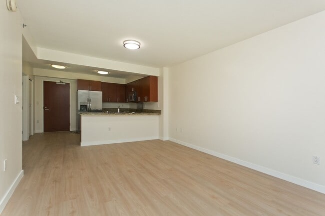 Building Photo - 909 Kapiolani Blvd