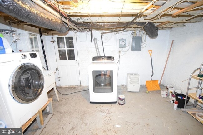 Building Photo - 3606 Hudson St