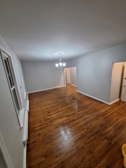 Building Photo - 98 Main St