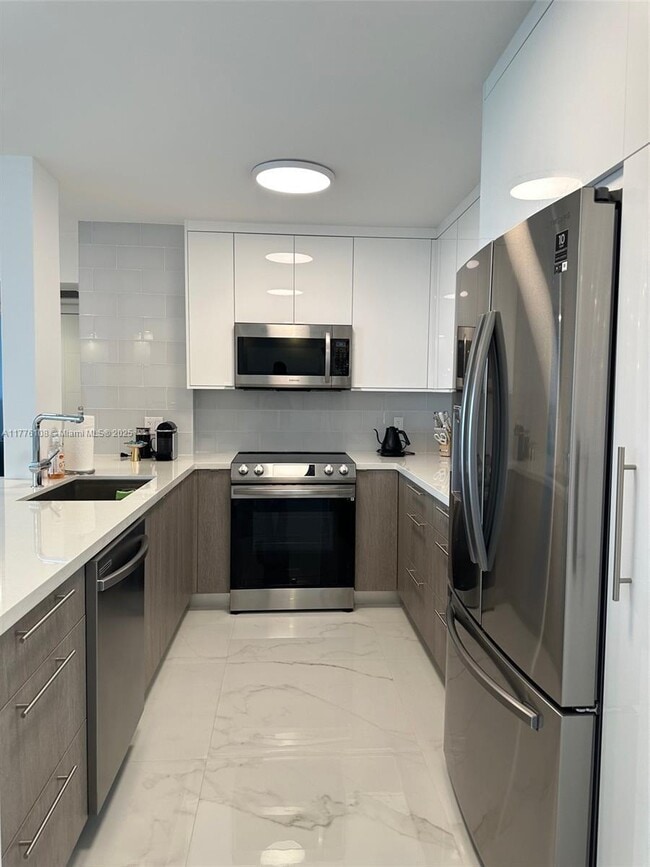 Building Photo - 2 bedroom in Sunny Isles Beach FL 33160