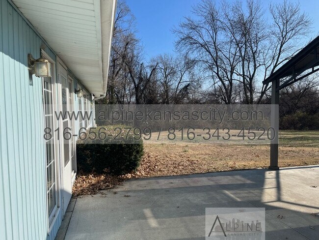 Building Photo - Spacious One Level Home on HUGE LOT!