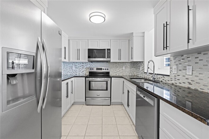 Building Photo - 1250 S Miami Ave