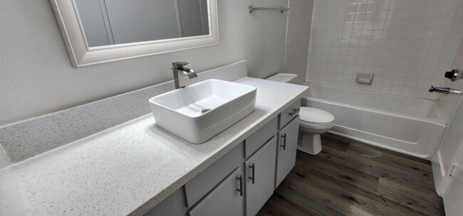 Building Photo - Silverado Ranch Condo!