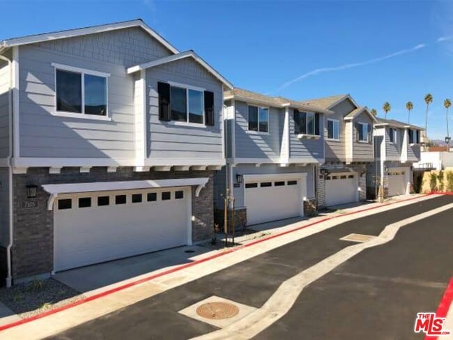 Building Photo - 7105 Tampa Ave