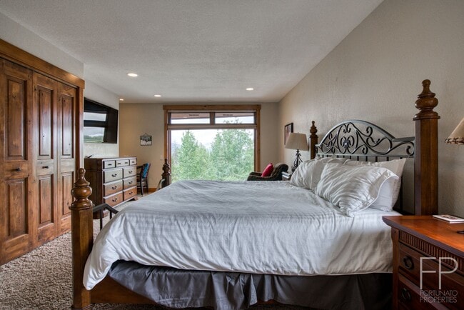 Building Photo - Breck 3-bedroom home with views! 4-6