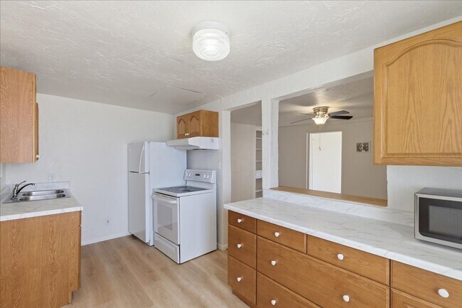 Building Photo - 241 E Elwood St